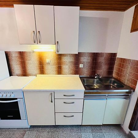 Sea Breeze Apartments With Private Beach And Boat Anchorage Stara Novalja Habitación foto