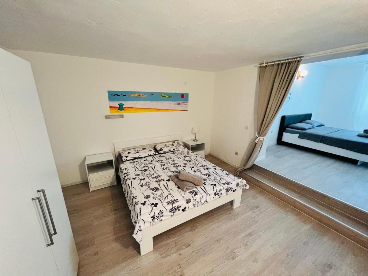 Sea Breeze Apartments With Private Beach And Boat Anchorage Stara Novalja Exterior foto