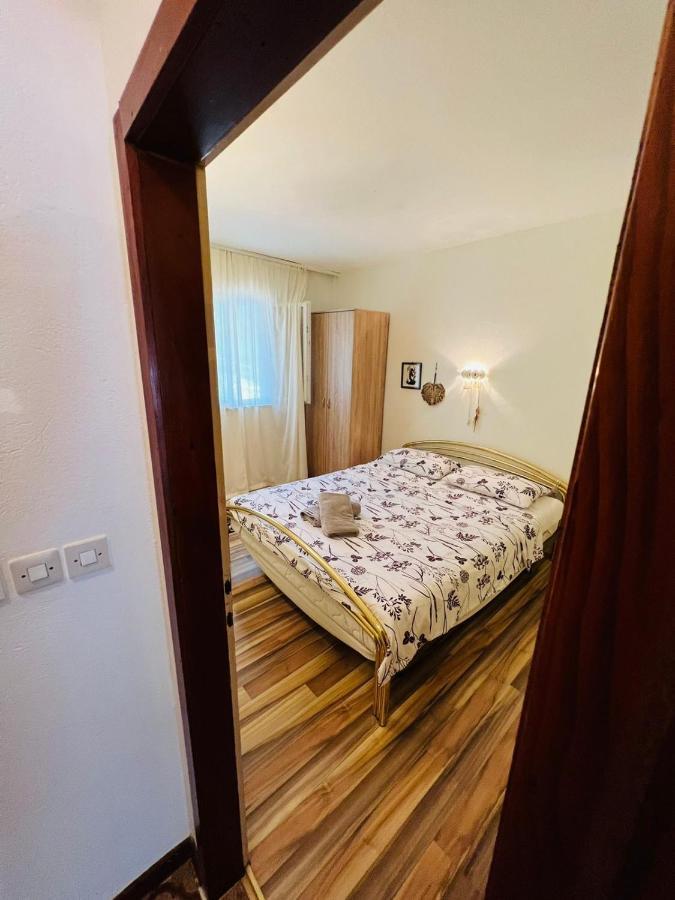 Sea Breeze Apartments With Private Beach And Boat Anchorage Stara Novalja Exterior foto
