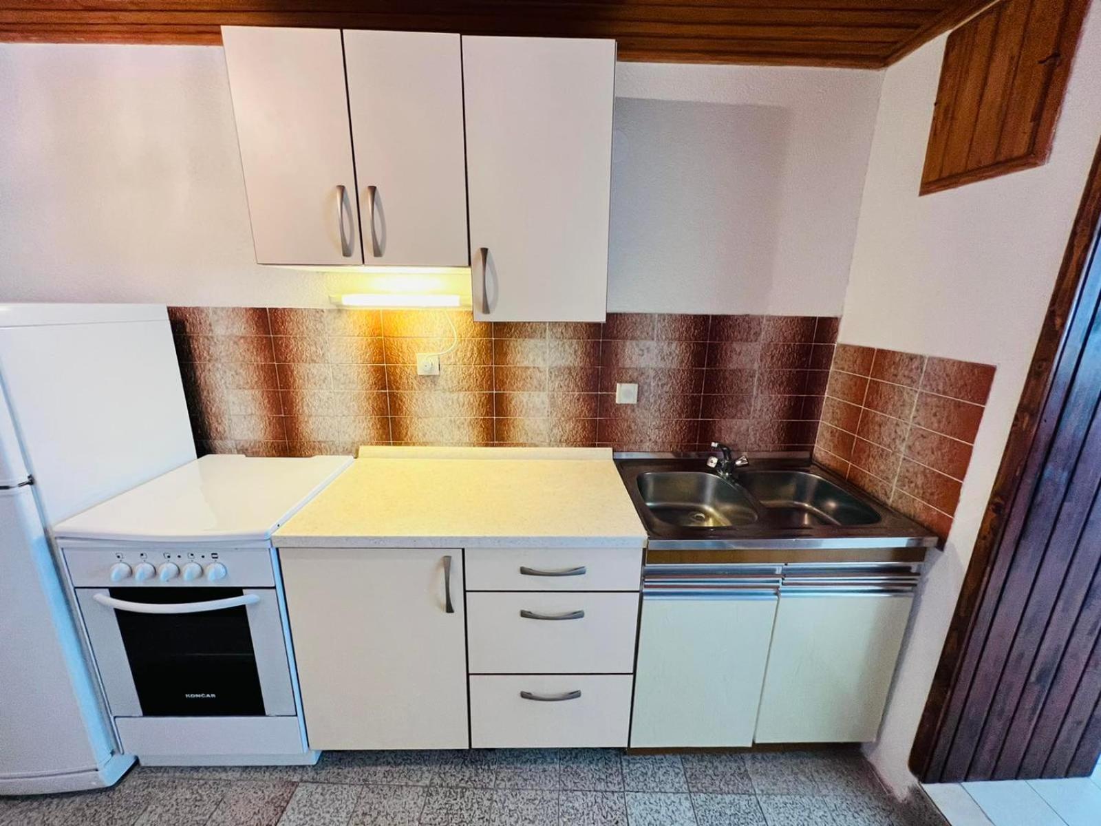 Sea Breeze Apartments With Private Beach And Boat Anchorage Stara Novalja Habitación foto