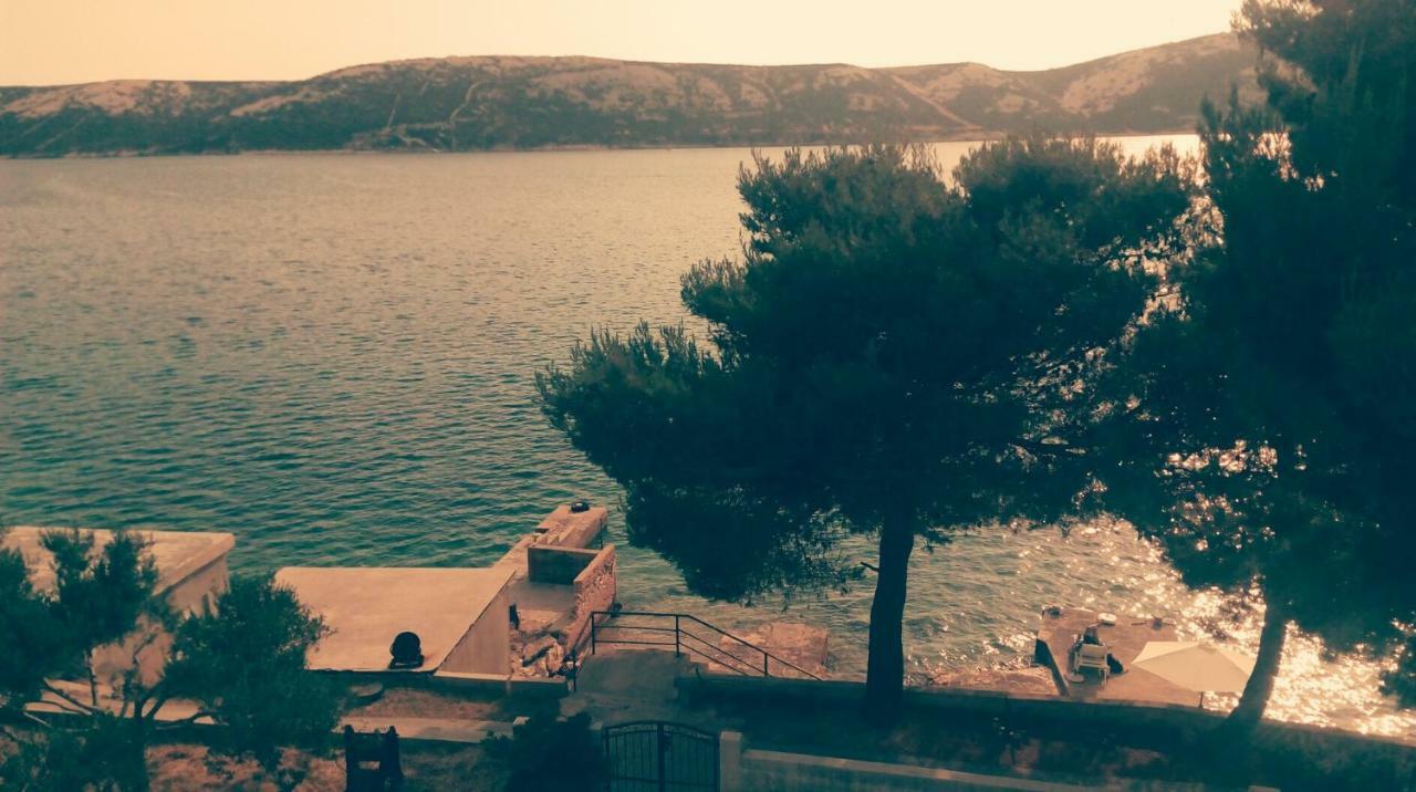 Sea Breeze Apartments With Private Beach And Boat Anchorage Stara Novalja Exterior foto